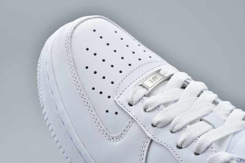 White NIKE AF1 sneaker with leather upper and classic design.